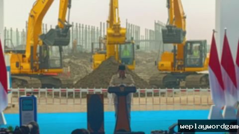 Populer: Prabowo Resmikan Proyek Baterai EV & Kaget Lihat Tomy Winata