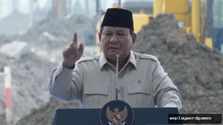 Prabowo Potong Tumpeng Sambut Kehadiran Wisma Danantara