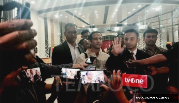 Nadiem Tampak Lelah Setelah Diperiksa 12 Jam oleh Kejagung