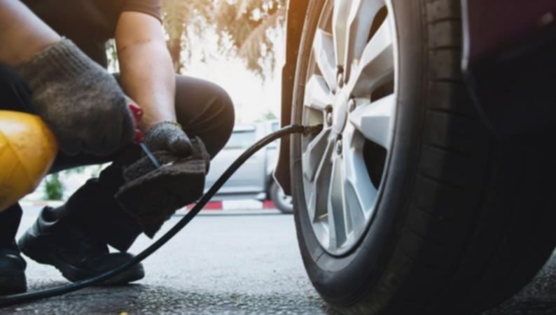 5 Alasan Kenapa Ban Mobil Harus Sering Dicek Tekanannya